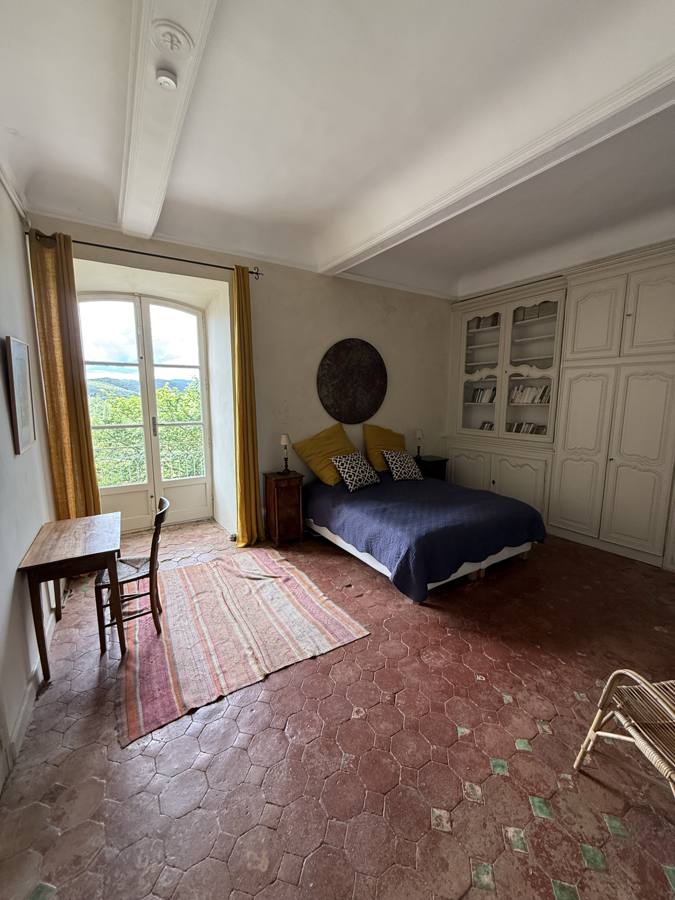Chambre avec vue sur les collines